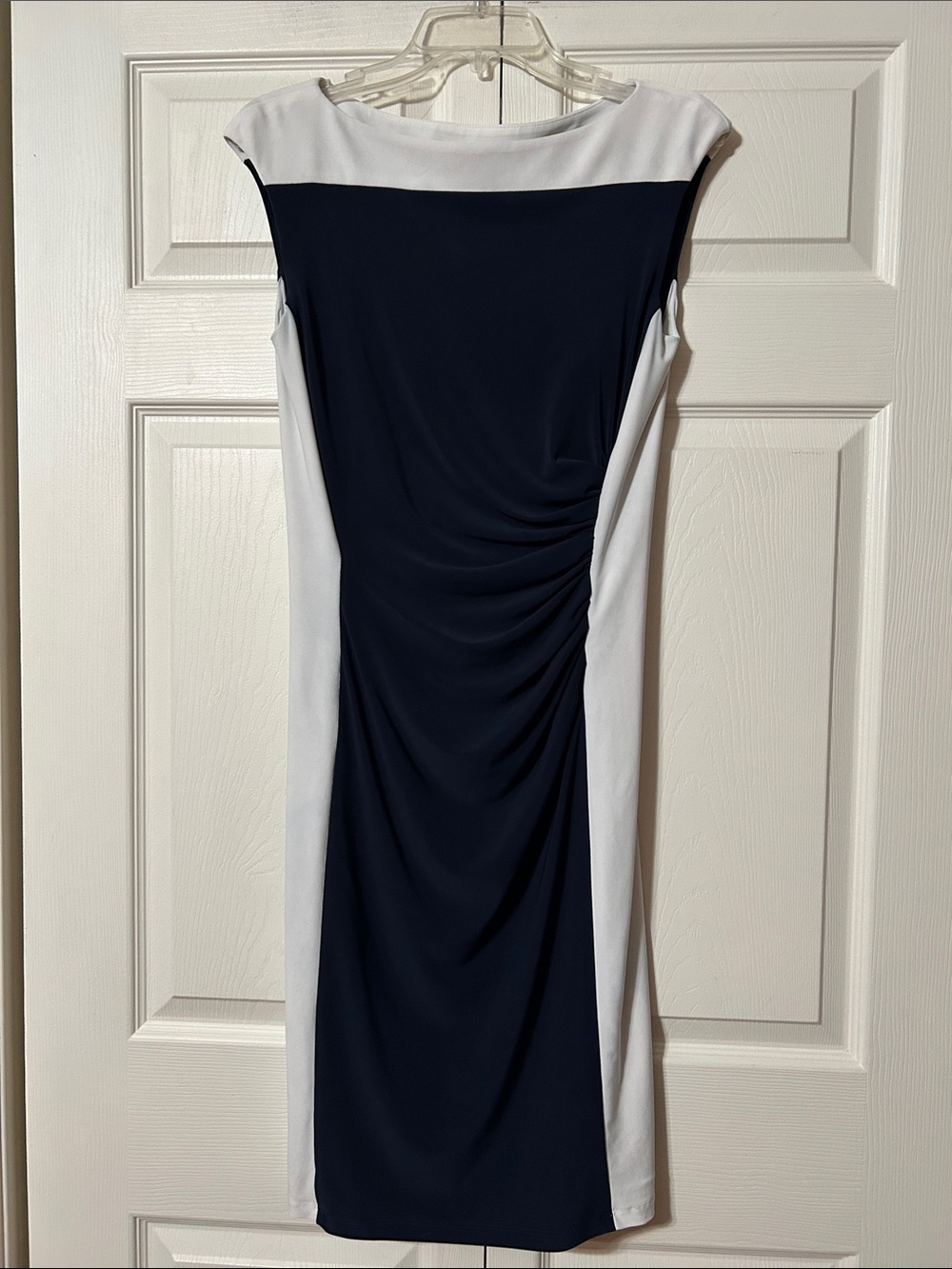 Lauren Ralph Lauren sz 6 - Navy and White Ruched Midi Sheath Dress
